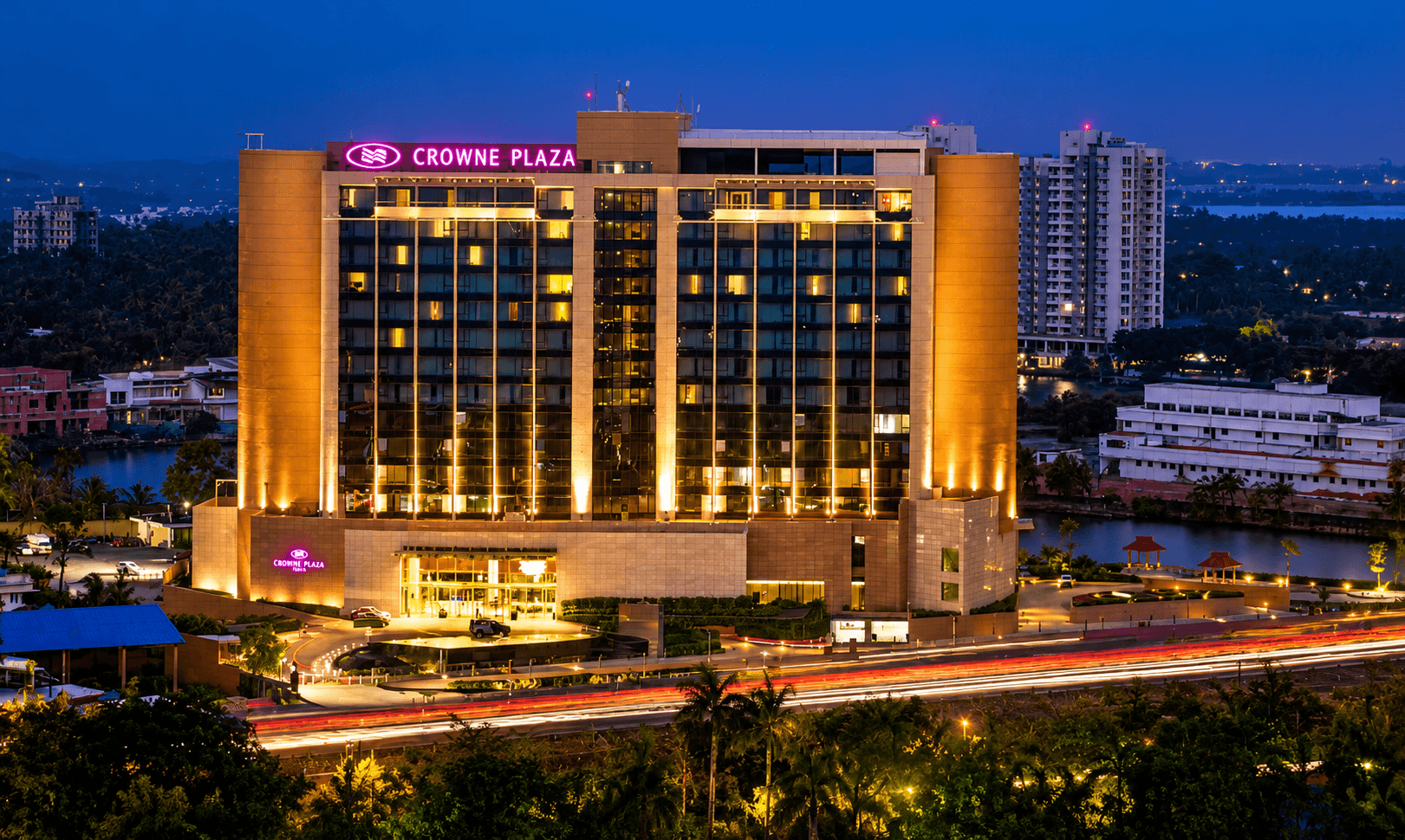 Crowne Plaza Kochi, Maradu