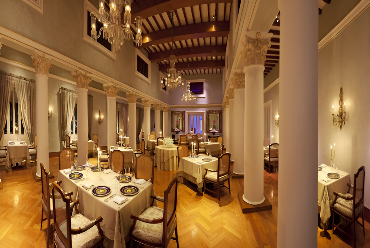 Taj Falaknuma Palace 5